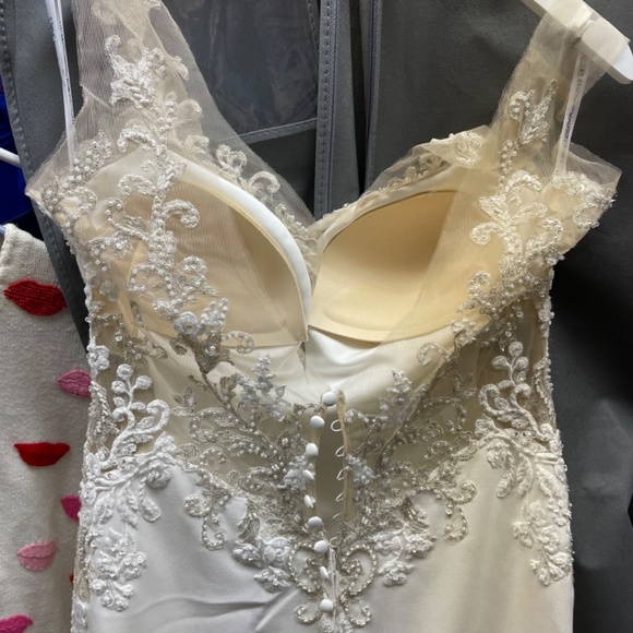 Madison James wedding dress - Picture 10 of 13